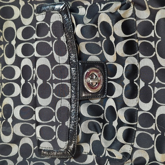 Super cute authentic Coach Purse 👜 Great Condition! Straps are flawless - Picture 8 of 8